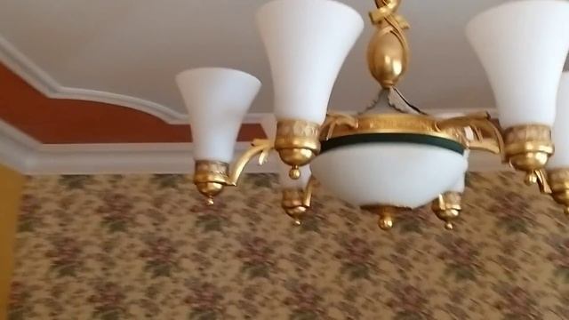 Немецкий дом полный немецким фарфором и антиквариатом мебель лампы интерьер картины поиск клада сок смотреть онлайн