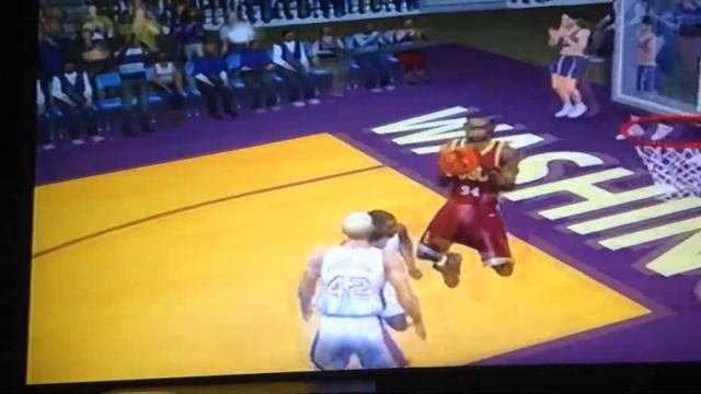 College Hoops 2k6 Alley oop to #34 Gabe Pruitt (ps2) смотреть онлайн