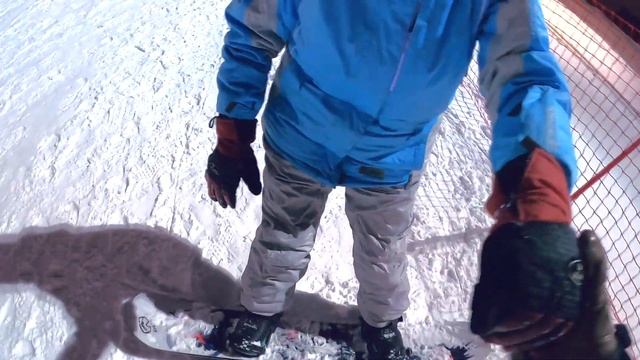 СТАВЛЮ МАМУ (71 год) НА СНОУБОРД! Лисья гора смотреть онлайн