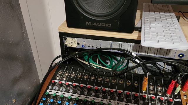 Behringer Virtualizer 3D FX2000 Multi-Engine FX Video 1/2 смотреть онлайн