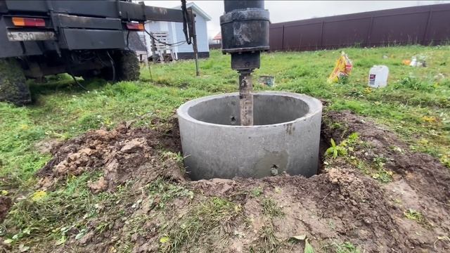 Копка колодца . Бурение колодца машиной в Московской Области. смотреть онлайн