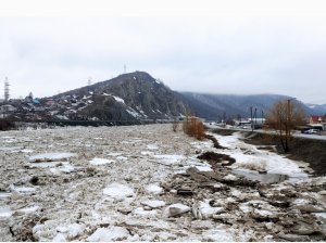 Затор изо льда на реке Сим. г.Аша.