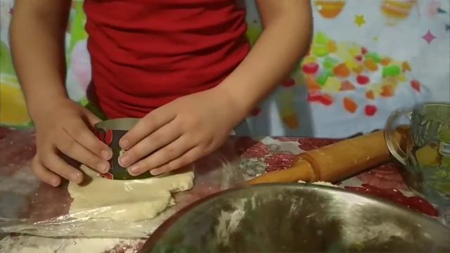 Пасхальные поделки //ФЛЕШМОБ //Easter crafts .// Подсвечник и магниты из соленого теста. смотреть онлайн