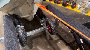 Легкий спуск лодки на мелководье. Тюнинг  лодочного прицепа.