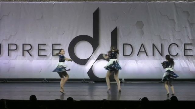 Competitive Trio "Bella Klassen-- Clown" Choreography by Alexa Moffett смотреть онлайн