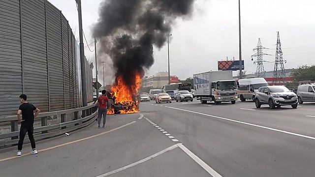 пожар в ярославском шоссе 30.05.22Газел загарел. смотреть онлайн