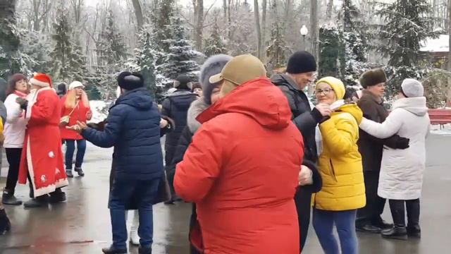 ЧЕРЕМШИНА ХАРЬКОВ ТАНЦЫ В ПАРКЕ УКРАИНА ЯНВАРЬ 2024 смотреть онлайн