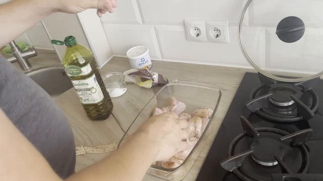 ЗАПЕЧЁННАЯ ГРУДИНКА В ДУХОВКЕ, ПАЛЬЧИКИ ОБЛИЖЕШЬ. смотреть онлайн