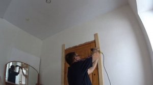 Установка дверного деревянного наличника, на дверь! Installing a wooden door plat band on the door!