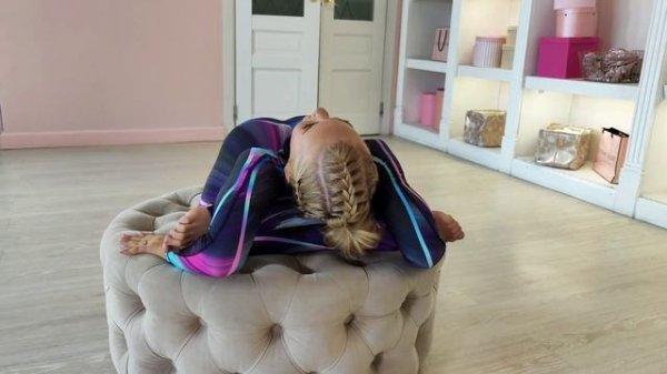 Contortionist Varvara. Flexibility. Flexshow.