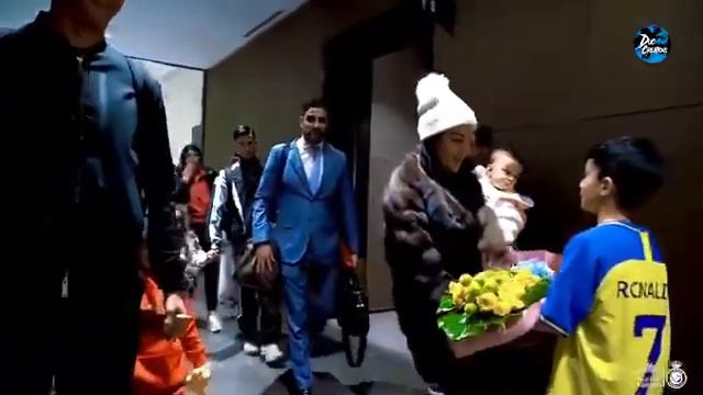 Cristiano Ronaldo's first day in Arabia #cristianoronaldo #georginarodriguez #AvCris7 смотреть онлайн