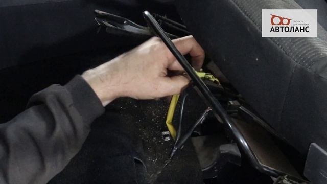 Как снять сиденья, обшивку салона и багажника на Mitsubishi Lancer X? смотреть онлайн