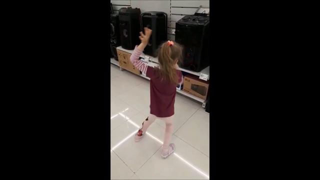 Танцы в магазине!!! смотреть онлайн