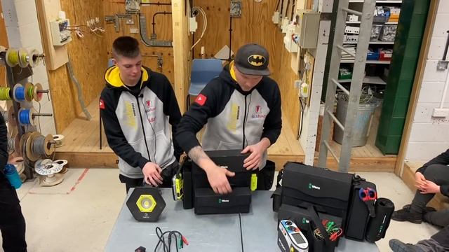 Nick Bundy - Test Equipment Needed to be an Electrician - Megger MFT, Voltage Indicator and More смотреть онлайн
