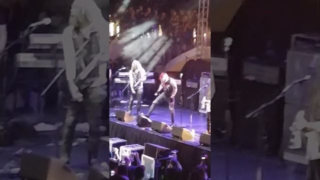 Shiprocked 2019! Chad Gray with Brian "Head" Welch of Korn, performing the song "Blind" смотреть онлайн