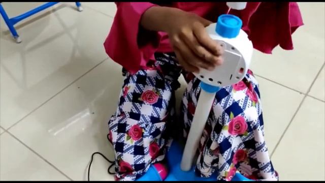Microphone : Stand in MIC setup assembly by a Kid смотреть онлайн