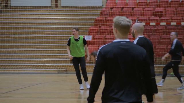 Guldhelten Gidsel og de andre vender 'hjem' til GOG смотреть онлайн