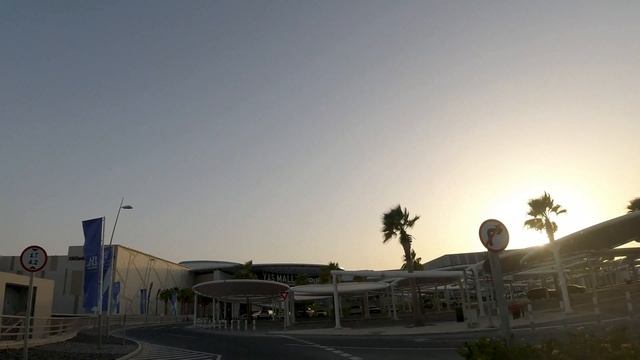 UAE, Abu Dhabi, Yas Island Drive - [4K] смотреть онлайн