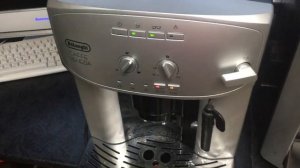 Кофемашина Delonghi трещит и не наливает кофе