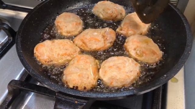 Вкусные и сочные куриные котлеты. #куриныекотлеты #куриные #блюдаизкурицы смотреть онлайн