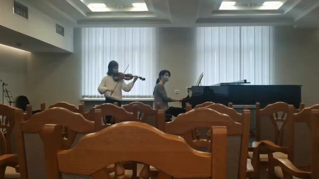 В.А.Моцарт. Менуэт из Дивертисмента D-dur. Исполняет София Шкулепа (10 лет) смотреть онлайн