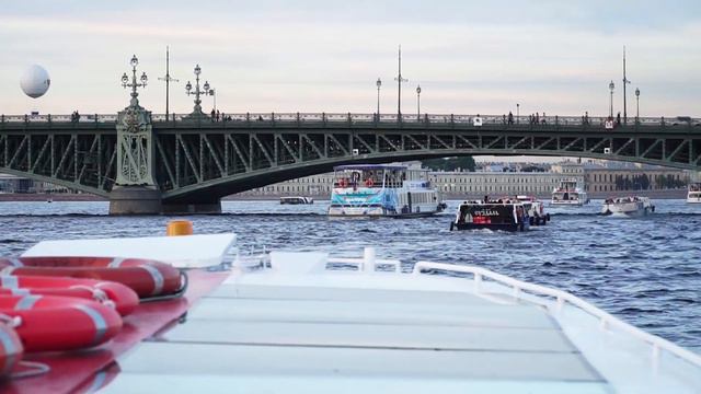 По рекам и каналам Петербурга с Девой Марией Лурдской смотреть онлайн