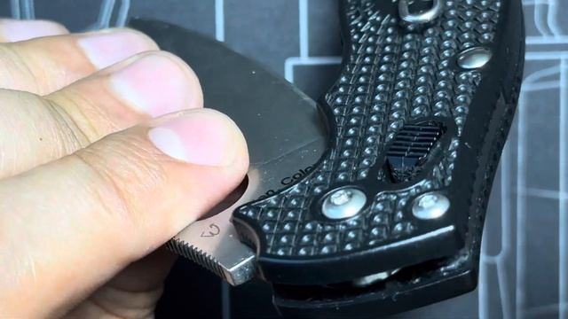 Сравнение типов замка Axis-lock, на Spyderko Manix2 и Benchmade Griptilian.