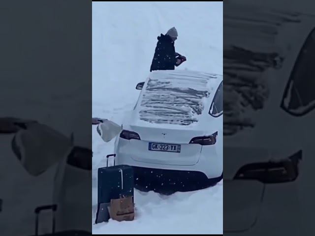 ЩЕТКА ЗЛО. Как правильно чистить машину от снега❄ смотреть онлайн