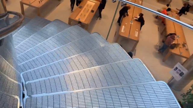 Visit to 5th Avenue Apple Store with Arhaan || Biggest Apple Store смотреть онлайн