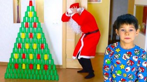 Плохой Дед Мороз. Новогодняя ёлка из стаканчиков и не настоящий Дед Мороз.