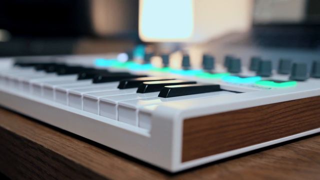 Akai MPK Mini Mk.3 VS Arturia MINILAB MK.2 - Which should YOU choose? смотреть онлайн