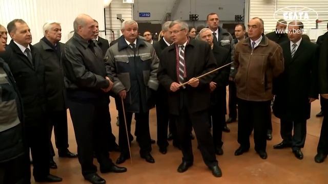 Лукашенко протестировал 450 тонный карьерный самосвал БелАЗ смотреть онлайн