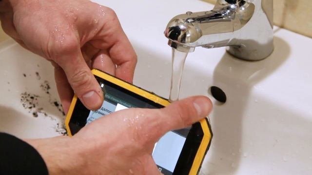 Краш-тест захищеного смартфона 2E E450R смотреть онлайн