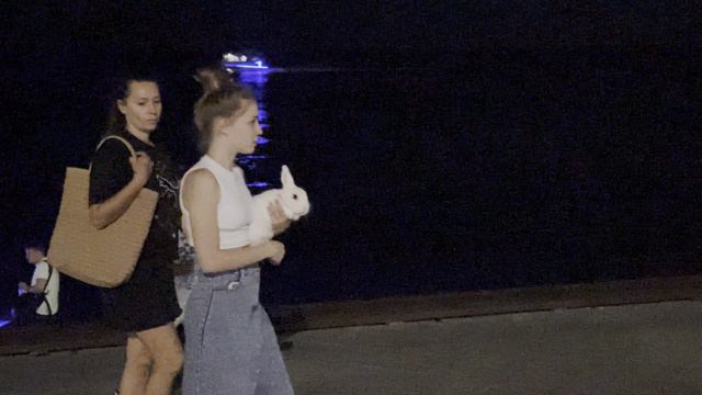 Крым сегодня. Обстановка в Ялте, вечерняя атмосфера на набережной. Группа Курага. смотреть онлайн