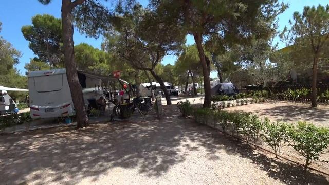 ХОРВАТИЯ, ШИБЕНИК - КЕМПИНГ У МОРЯ И ОТЕЛЬ ДЛЯ АВТОДОМОВ смотреть онлайн