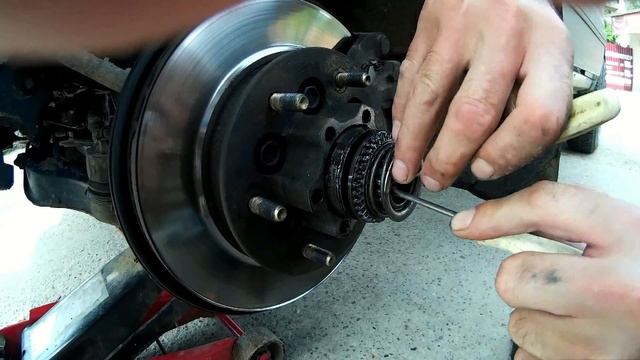 Опель Фронтера. Снимаем хабы смотреть онлайн