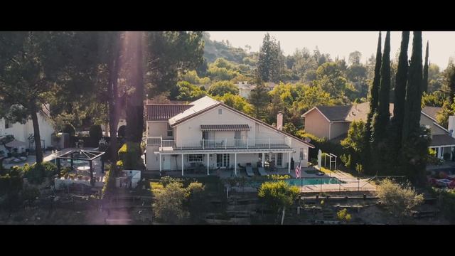 Cinematic Gimbal Moves On DJI Mavic 2 Pro & Zoom Drone смотреть онлайн