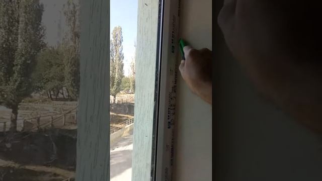 Как содрать с ПВХ-окон застряющую в откос пленку смотреть онлайн