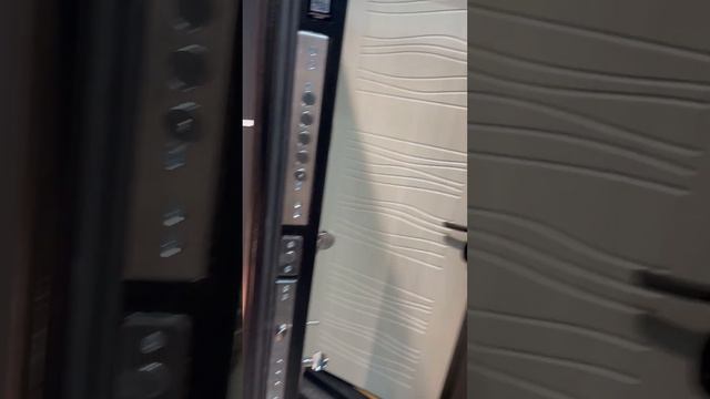 Видео обзор Входные двери Лабиринт Мегаполис смотреть онлайн