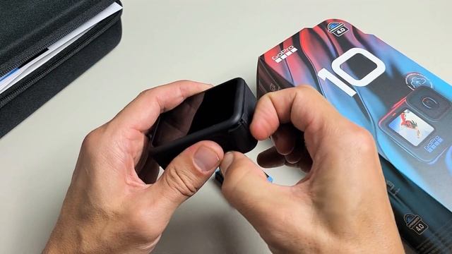 GoPro Hero 10 Black: How to Insert Battery смотреть онлайн