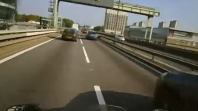 Motorcycle Commuting in London Traffic - Honda CBF600S смотреть онлайн