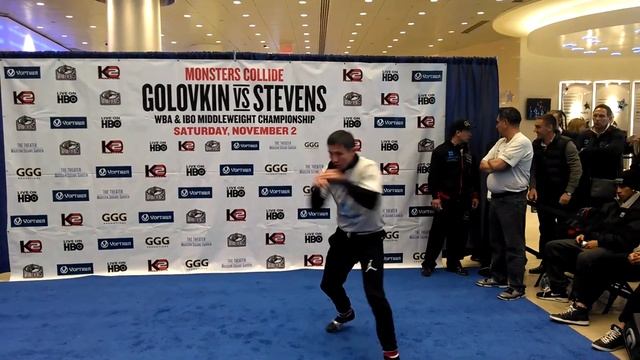 Gennadyi Golovkin, WBA/IBO middleweight champion media training at the new Chase Square смотреть онлайн
