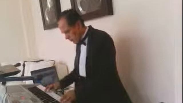 RECUERDOS MUSICALES PARA ENCUENTRO AMIGOS PIANISTA DAME UNA SEÑALCHIQUITA смотреть онлайн