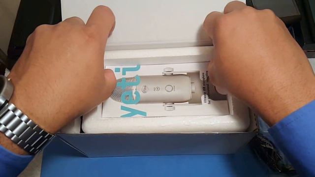 Blue Yeti Blackout Microphone Review: Unboxing & First Look 2016 смотреть онлайн