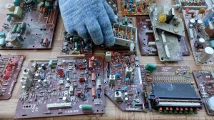 В блокнот разборщику. Телевизор Чайка Ц-280Д на медь, алюминий, платы.