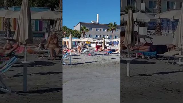 Хочется на такой пляж в Римини, а не вот это вот все