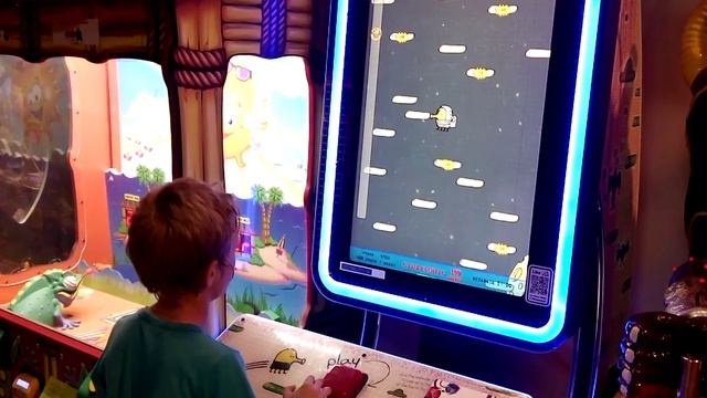 Игра Doodle Jump на игровом автомате смотреть онлайн