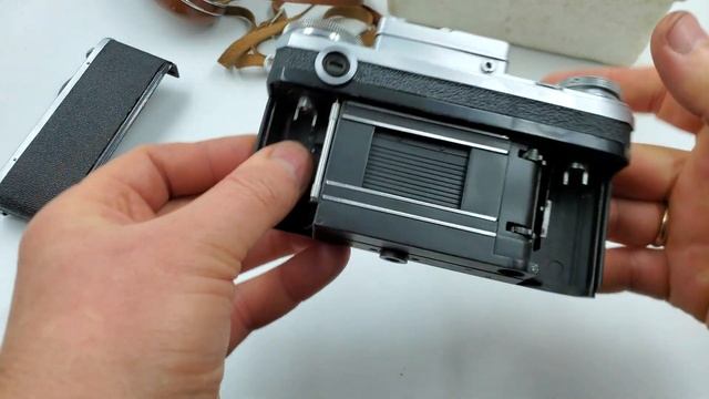 KIEV 4 USSR Russian 35mm Contax copy Camera + Jupiter 8m #7728267 смотреть онлайн