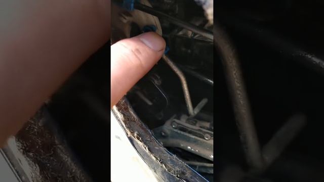 Ремонт дверей: снятие обшивки и замена ручек