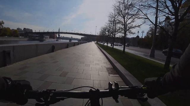 Велопрогулка вдоль набережной Москвы-реки (2020 год). смотреть онлайн